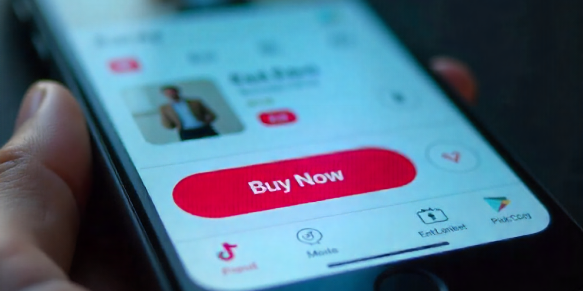 Paparan aplikasi TikTok Shop di telefon pintar menunjukkan produk dengan butang "Buy Now" untuk pembelian segera.